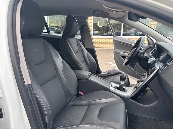 Volvo V60 14 of 23