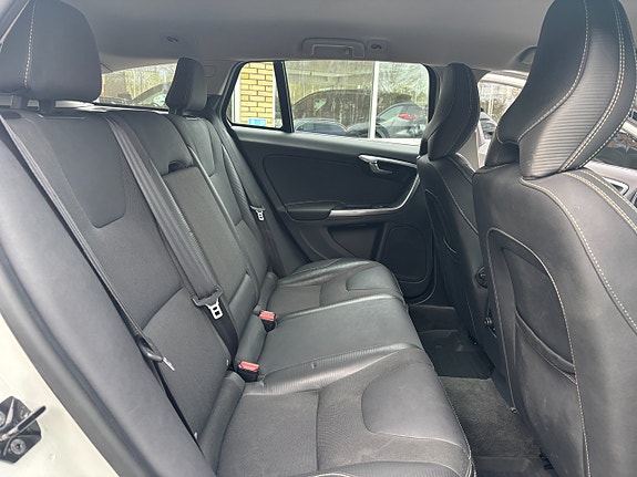 Volvo V60 15 of 23