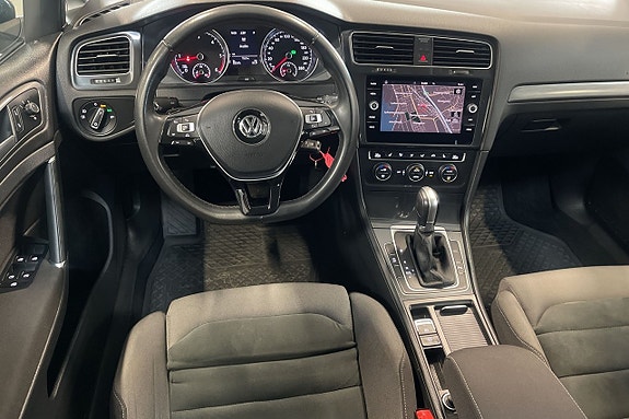 Volkswagen Golf VII 11 of 12