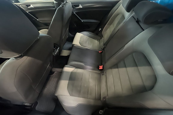 Volkswagen Golf VII 9 of 12