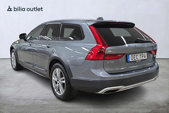 Volvo V90 Cross Country 3 of 5
