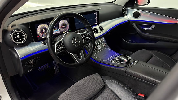 Mercedes-Benz E200 4 of 5