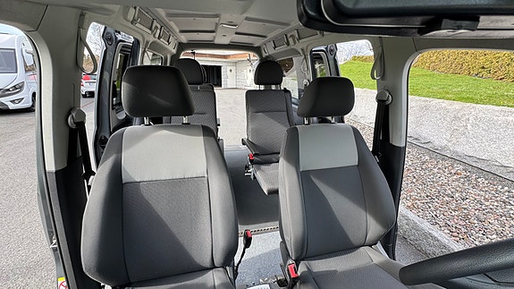 Volkswagen Caddy Maxi 17 of 30