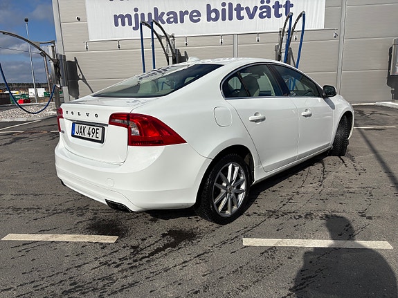 Volvo S60 4 of 5