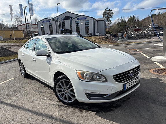 Volvo S60 2 of 5
