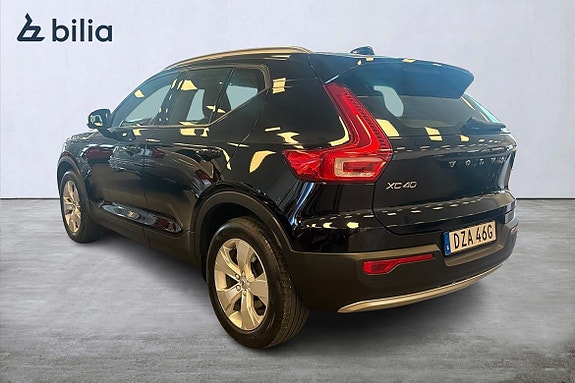 Volvo XC40 2 of 5