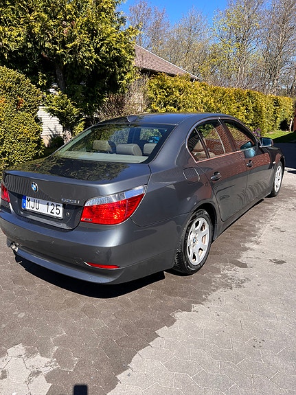 BMW 523i 2 of 5