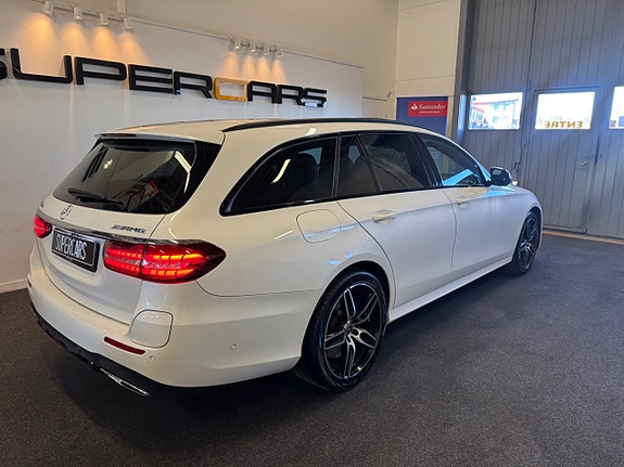 Mercedes-Benz E300 de 4 of 5