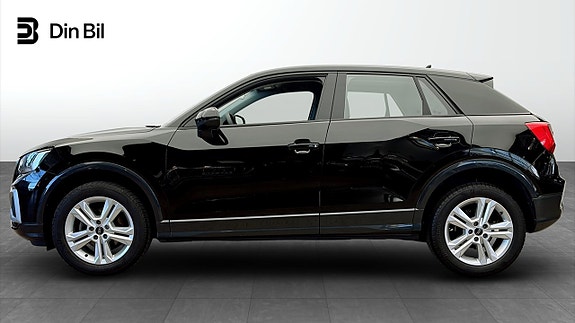 Audi Q2 2 of 5
