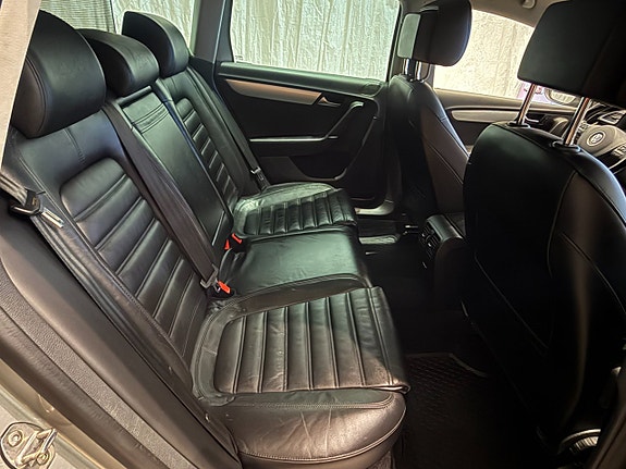 Volkswagen Passat Alltrack 11 of 13