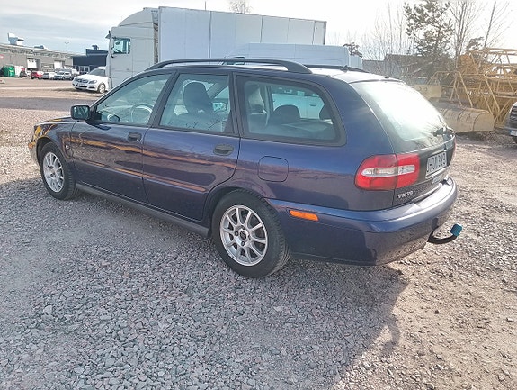 Volvo V40 3 of 5