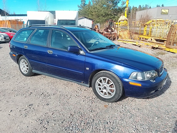 Volvo V40 4 of 5
