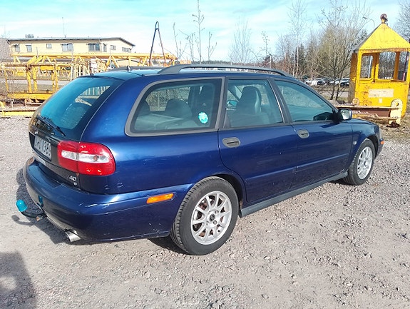 Volvo V40 5 of 5