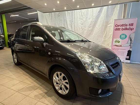 Toyota Corolla Verso 4 of 5