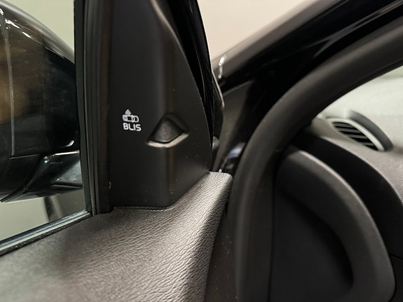 Volvo V40 Cross Country 8 of 13