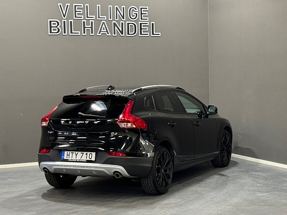 Volvo V40 Cross Country 3 of 13