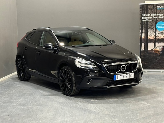Volvo V40 Cross Country 2 of 13