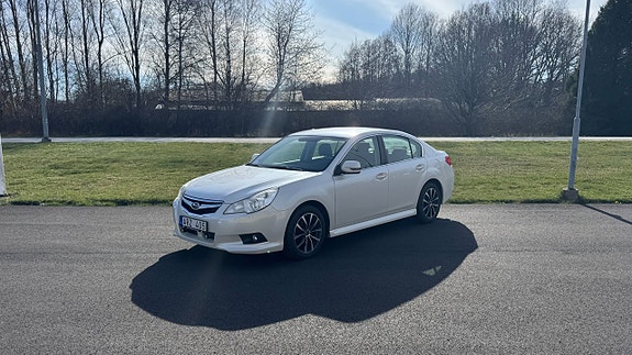Subaru Legacy 4 of 5