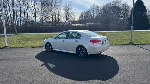 Subaru Legacy 3 of 5