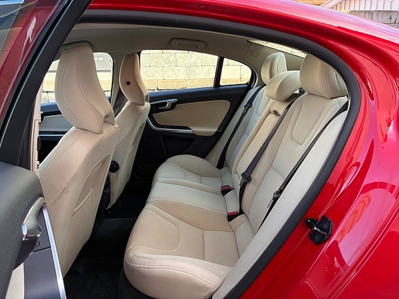 Volvo S60 24 of 25