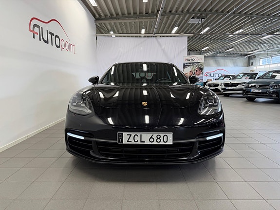 Porsche Panamera 4 4 of 5