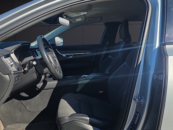 Volvo V90 Cross Country 9 of 18