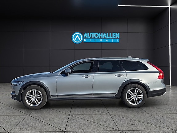 Volvo V90 Cross Country 3 of 5
