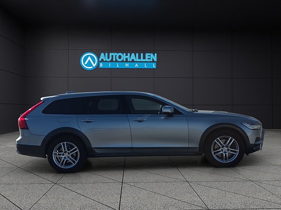 Volvo V90 Cross Country 7 of 18