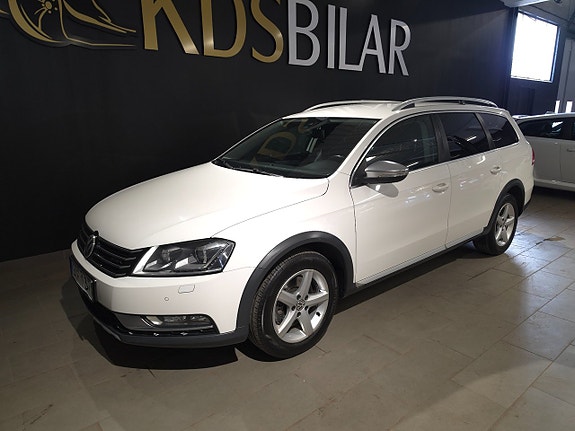 Volkswagen Passat Alltrack 2 of 5