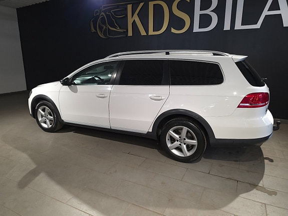 Volkswagen Passat Alltrack 3 of 5
