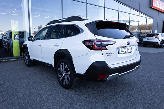 Subaru Outback 8 of 17