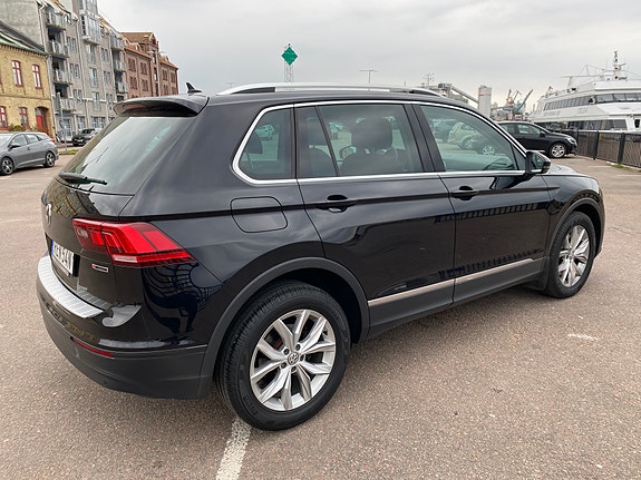 Volkswagen Tiguan 3 of 5