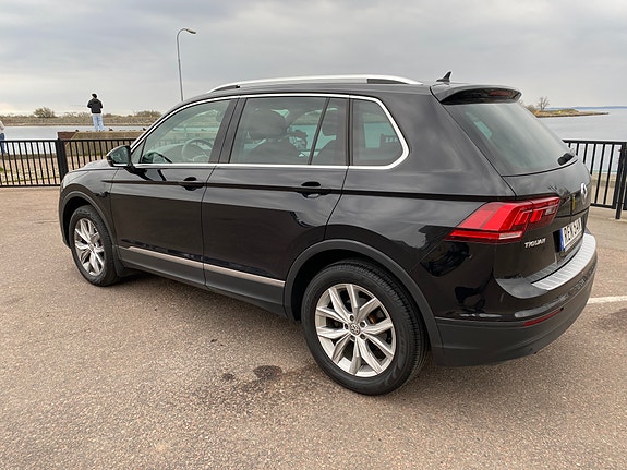 Volkswagen Tiguan 2 of 5