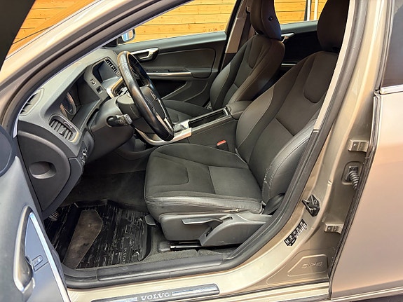 Volvo V60 14 of 24