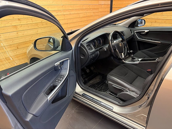 Volvo V60 13 of 24