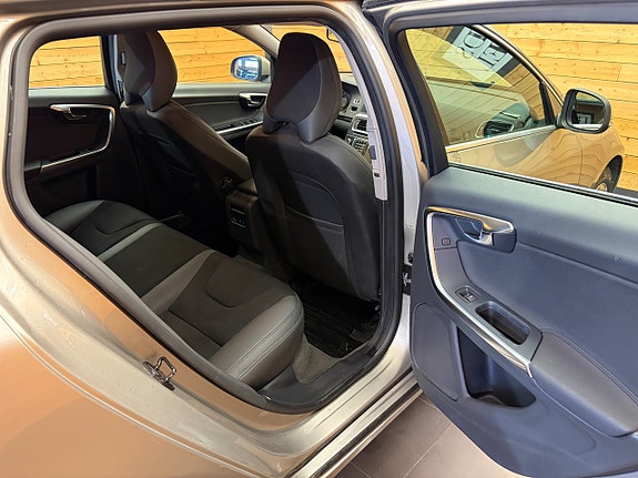 Volvo V60 17 of 24
