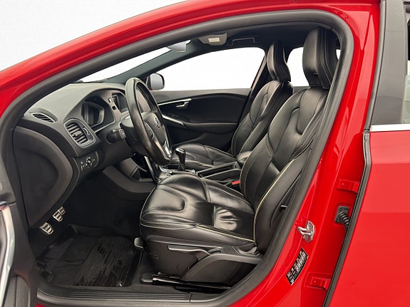 Volvo V40 8 of 18