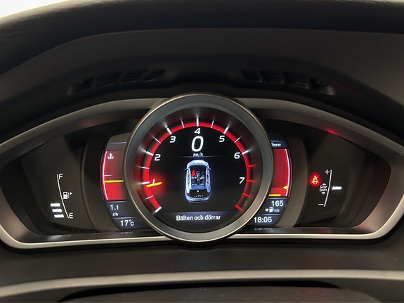 Volvo V40 13 of 18