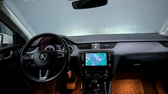 Skoda Octavia 3 of 5