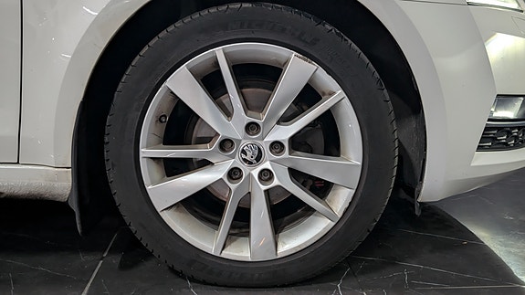 Skoda Octavia 7 of 16