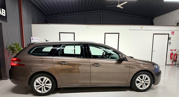 Peugeot 308 SW 7 of 17