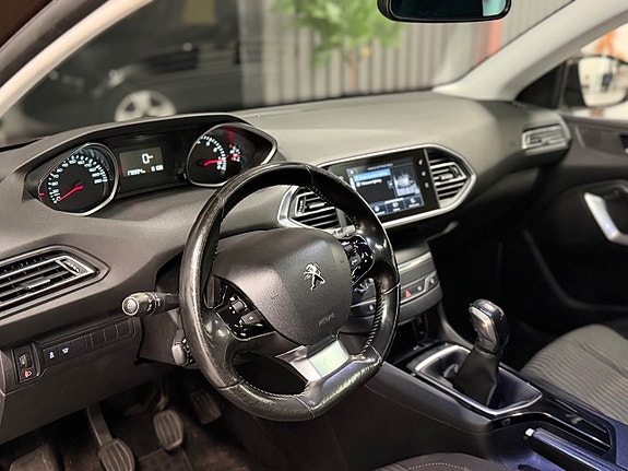 Peugeot 308 SW 11 of 17