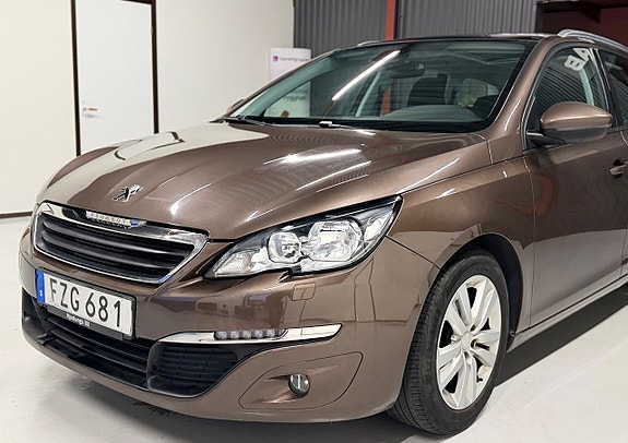 Peugeot 308 SW 2 of 17