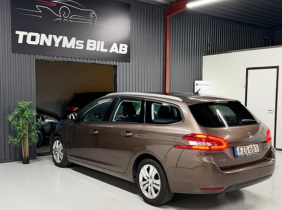 Peugeot 308 SW 8 of 17