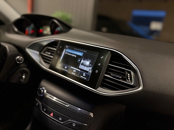 Peugeot 308 SW 14 of 17