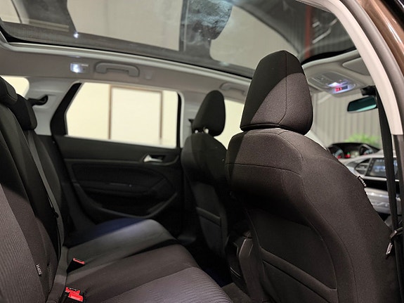 Peugeot 308 SW 15 of 17