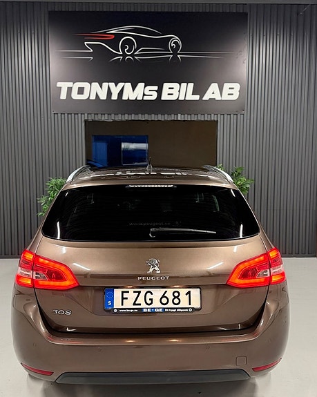 Peugeot 308 SW 9 of 17