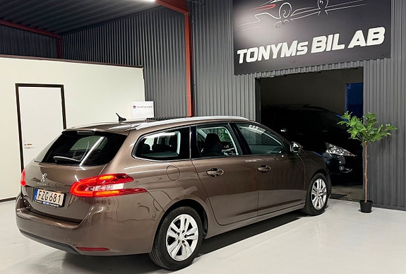 Peugeot 308 SW 10 of 17