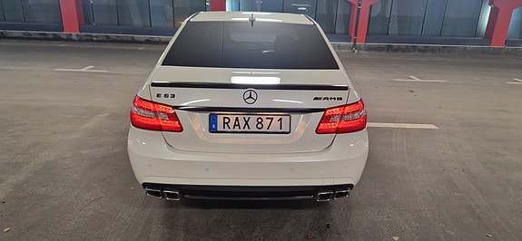 Mercedes-Benz E63 4 of 30