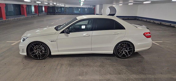 Mercedes-Benz E63 2 of 30